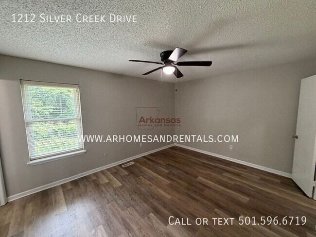 Building Photo - 1212 Silver Creek Dr
