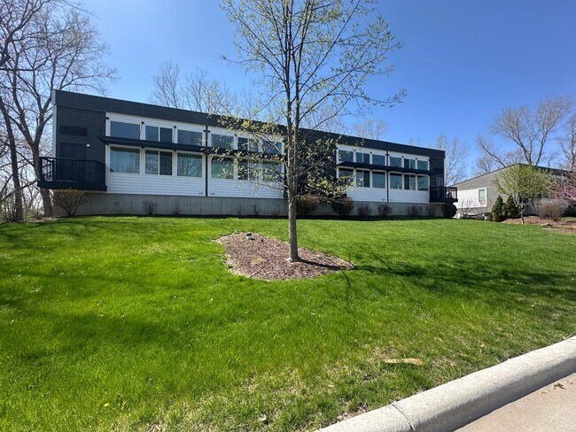 Building Photo - 3046 Anderberg Dr