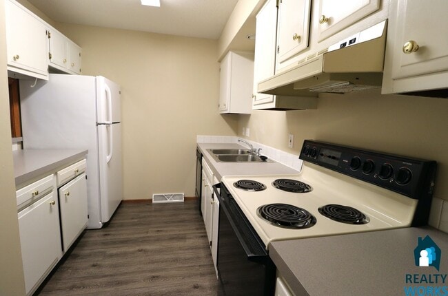 Building Photo - 4810-4812 Ginny Avenue