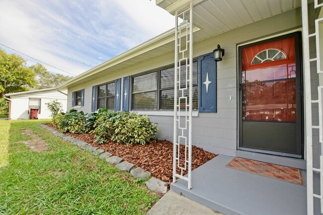 Building Photo - 4 bed 2 bath home