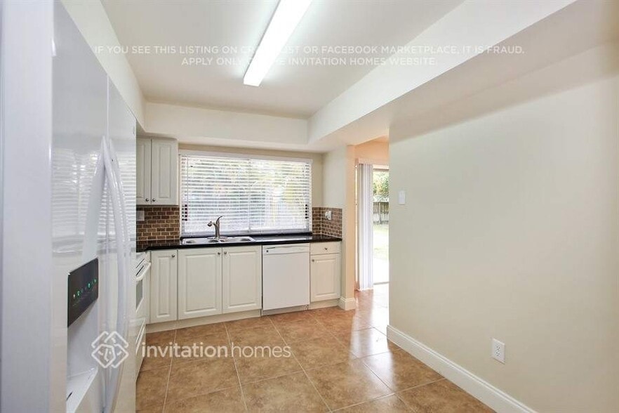 Building Photo - 17420 SW 109th Ave