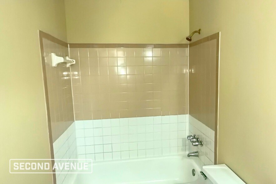 Building Photo - 5775 Ashridge Pl