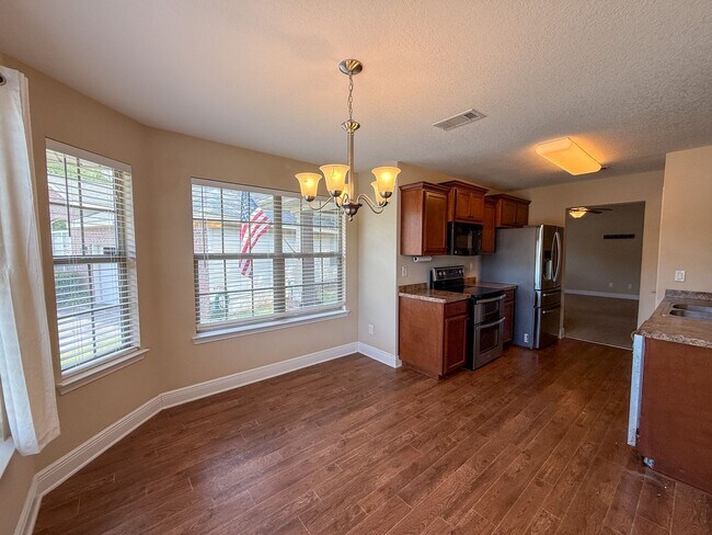 Building Photo - 3 Bedroom 2 Bath Home for Rent with Charmi...