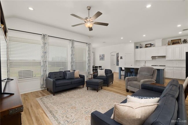 Building Photo - 27 Aqualina Wy