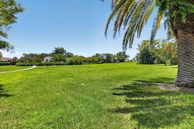Building Photo - 9264 Vista Del Lago