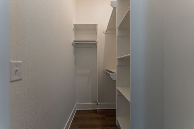 Building Photo - New 3 BR/3.5 BA home in Willow Bend