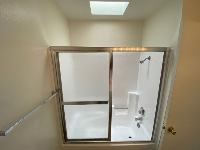 Interior Photo - hug354