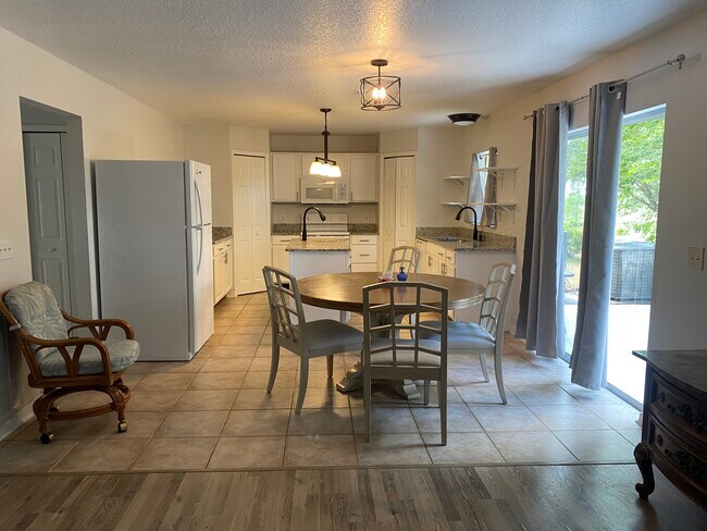 Building Photo - 111 Cabrillo Dr