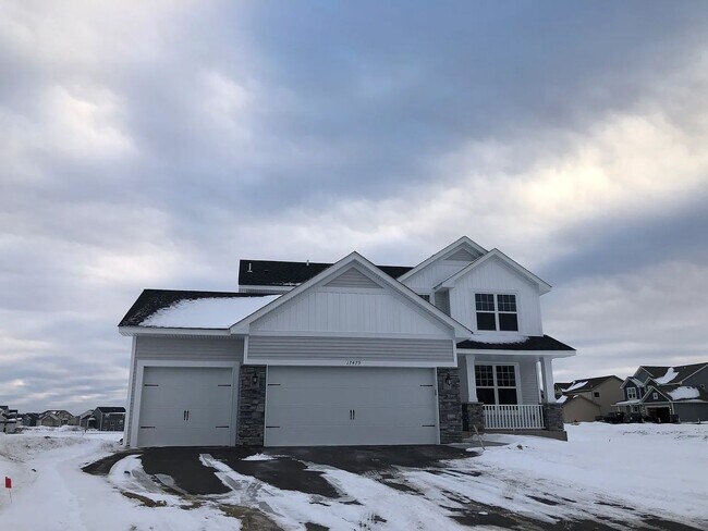 Building Photo - 4 bed house available in otsego!