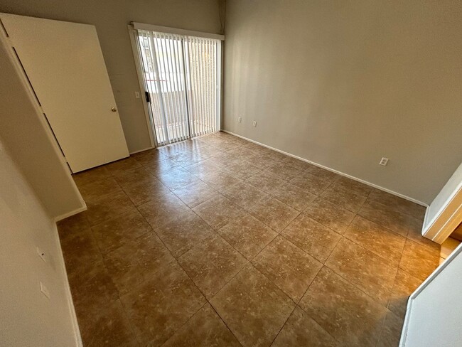 Building Photo - BEAUTIFULLY MAINTAINED 2 BEDROOM, 2 BATH C...