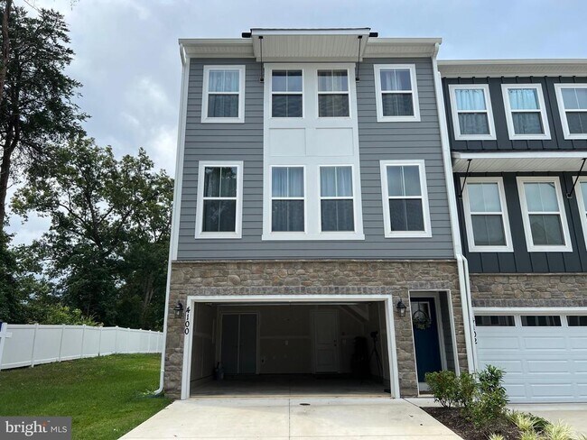 Building Photo - 4100 Bolton Ct