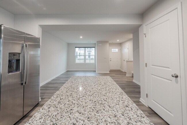 Building Photo - 3 bedroom, 2.5 bathroom townhouse.