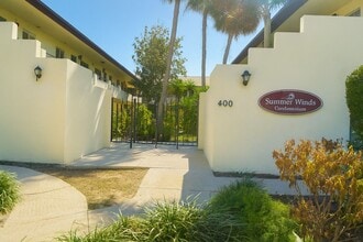 Building Photo - 2 Bedroom Coastal Convenience