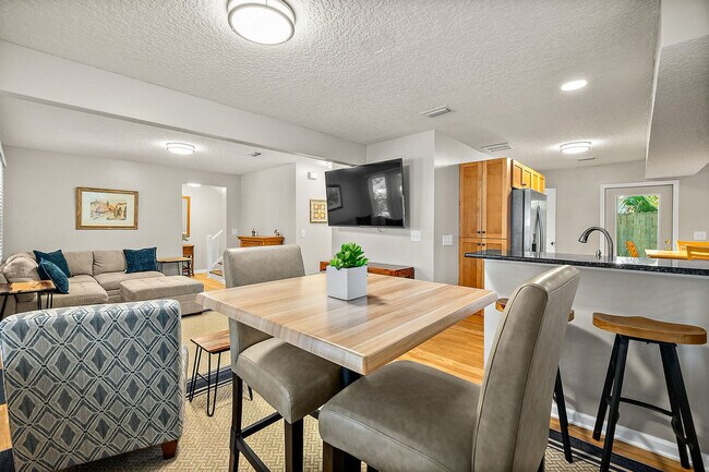 Building Photo - 12 Sylvan Dr