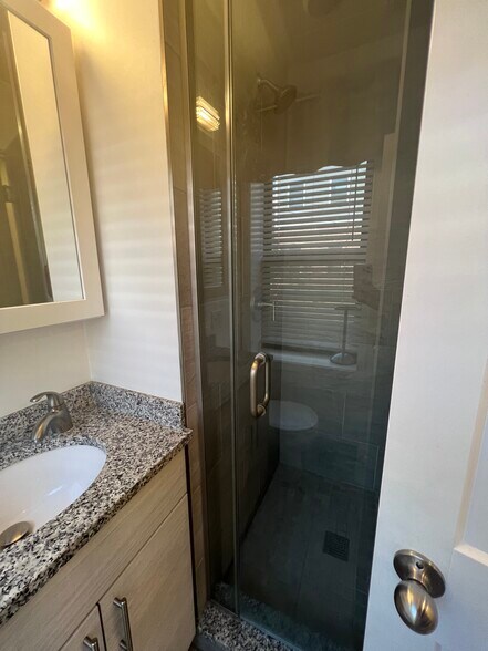 Building Photo - 16 5th St