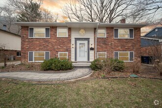 Building Photo - 2728 Yost Blvd