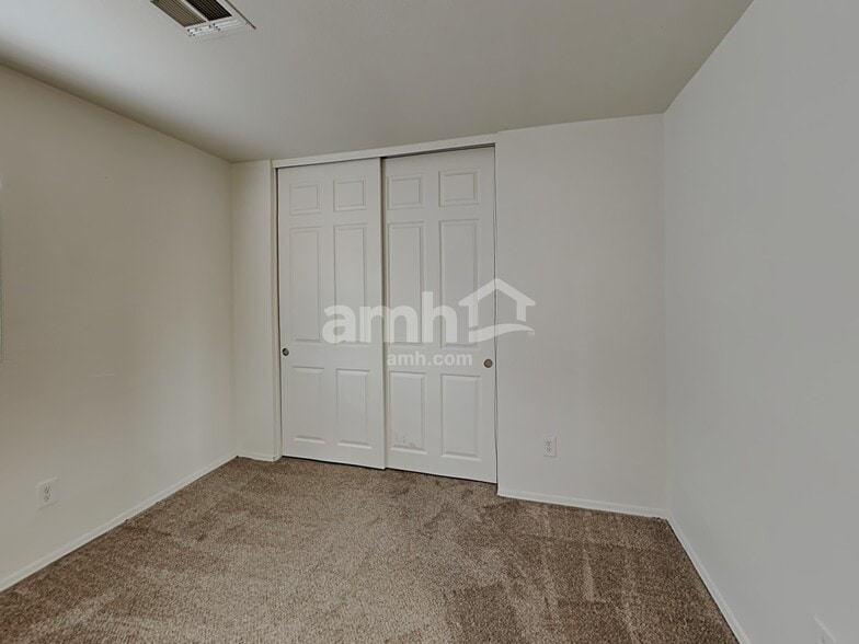 Building Photo - 15618 W Evans Dr