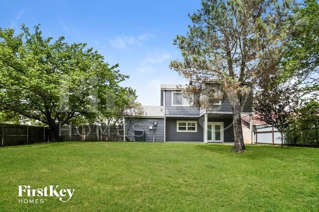 Building Photo - 1700 Scottsdale Dr