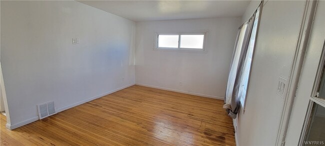 Building Photo - 3553 Sherwood Ave