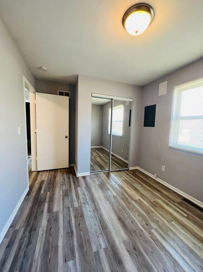 Building Photo - KHR-2708-48-S