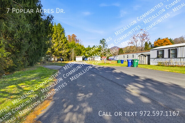Building Photo - 7 Poplar Acrs Dr