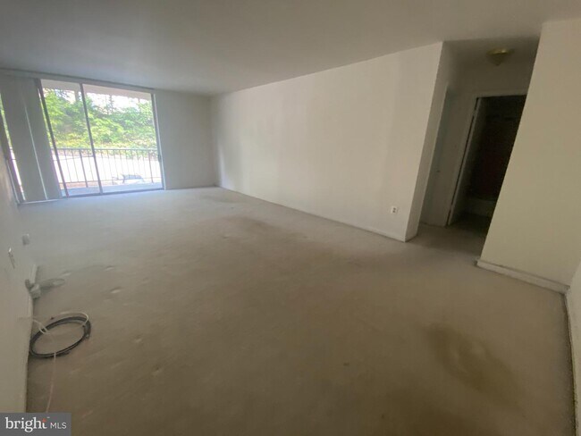 Building Photo - 5565 Columbia Pike