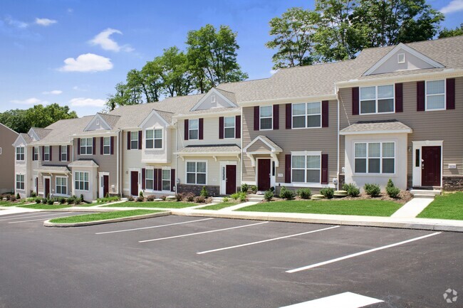 Building Photo - Emerald Pointe Townhomes