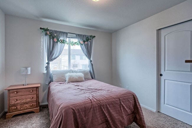 Building Photo - 3 Bedroom 2 1/2 Bath Split Level in Johnstown