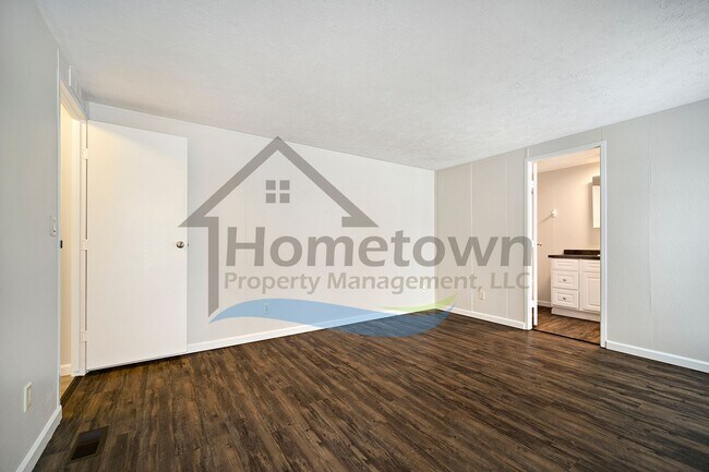 Building Photo - 2 Bedroom 2 Bathroom Home with Off-Street Parking Available in Athol!