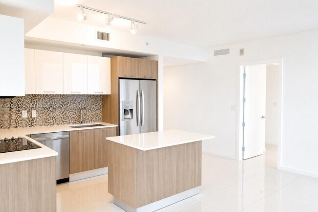 Building Photo - 5300 Paseo Blvd