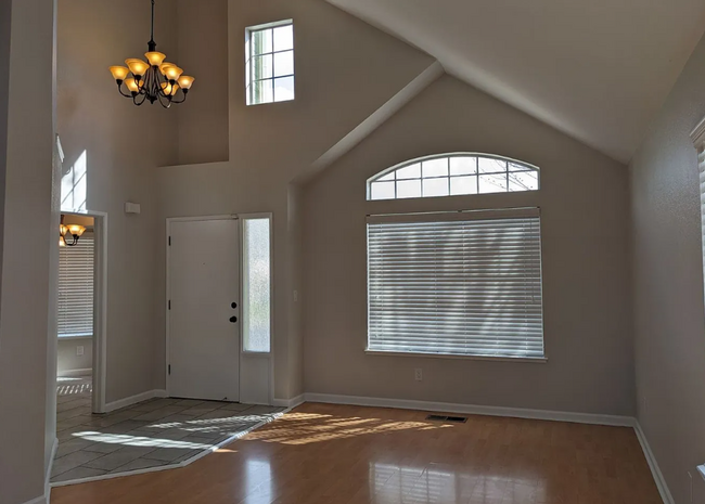 Building Photo - Adorable Suisun City Home