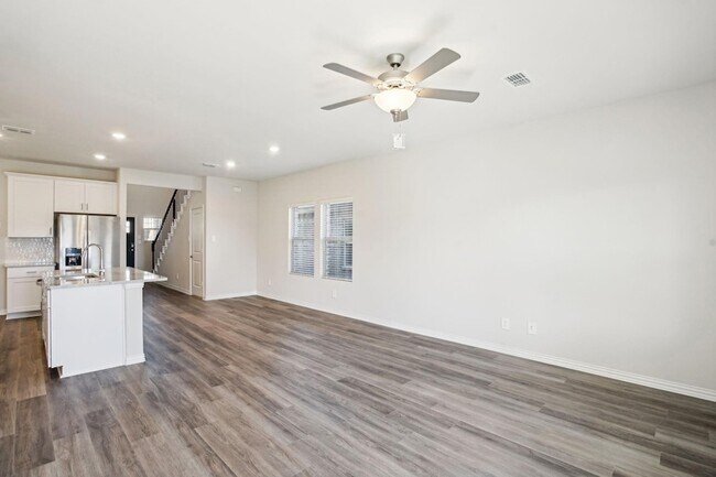 Building Photo - 4012 Sandstone Dr