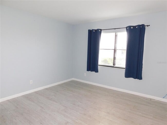 Building Photo - 331 Woodlake Wynde