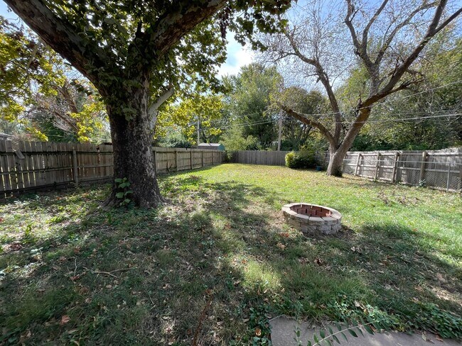Building Photo - Single Family Home Close to KSU!