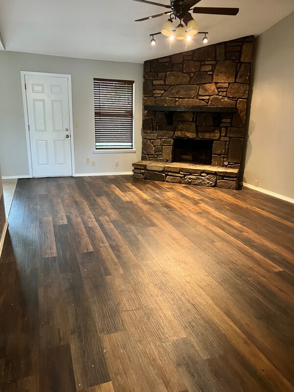 Building Photo - 1529 E 68th Pl