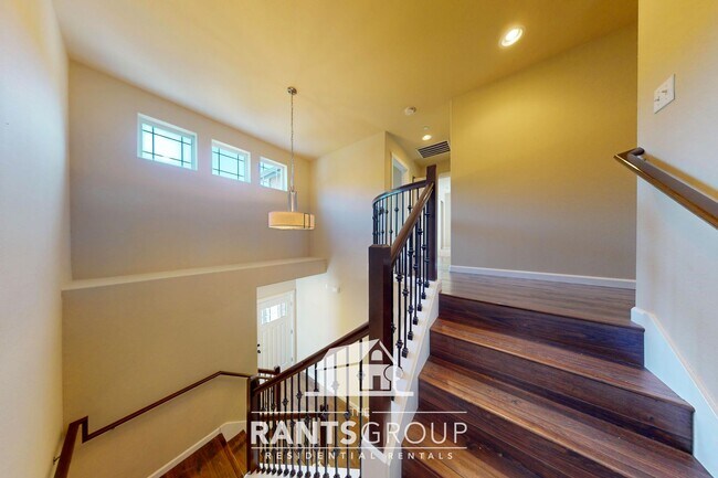 Building Photo - Stunning 4-Bedroom, 2.5-Bath Home within t...