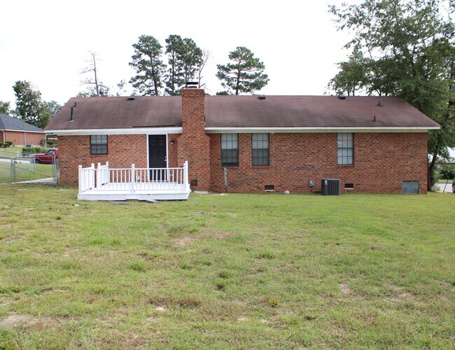 Building Photo - 2825 Crosscreek Rd