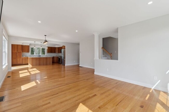 Building Photo - 2 Lodge Dr