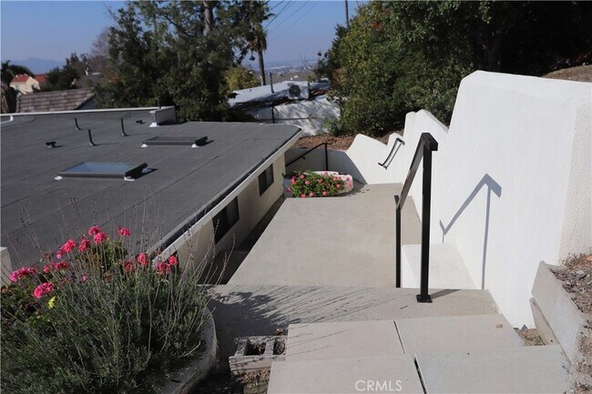 Building Photo - 703 Luton Dr