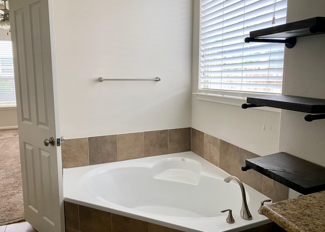 Building Photo - 2904 Tempe Dr