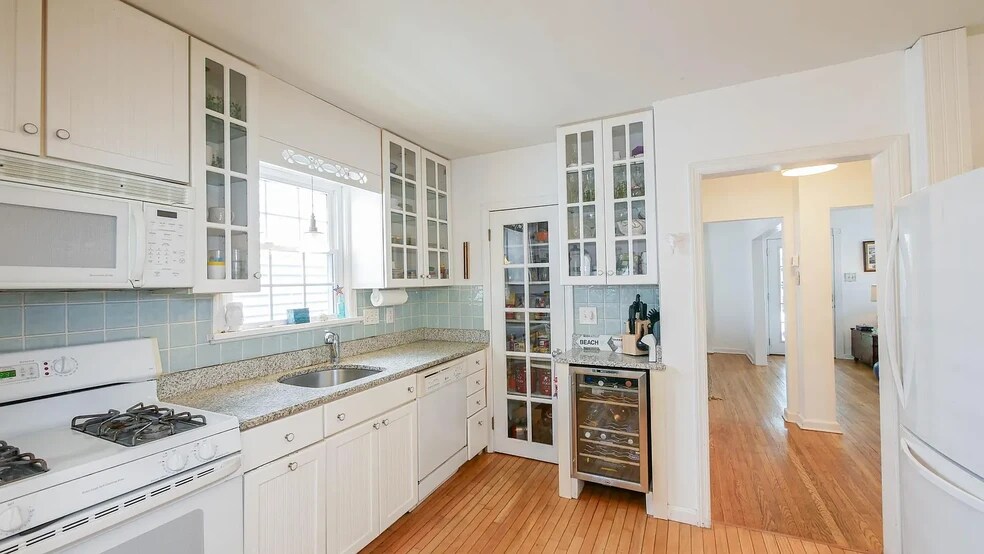 Building Photo - 110 N Pembroke Ave