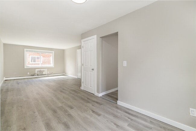 Building Photo - 6305 Englewood Ave