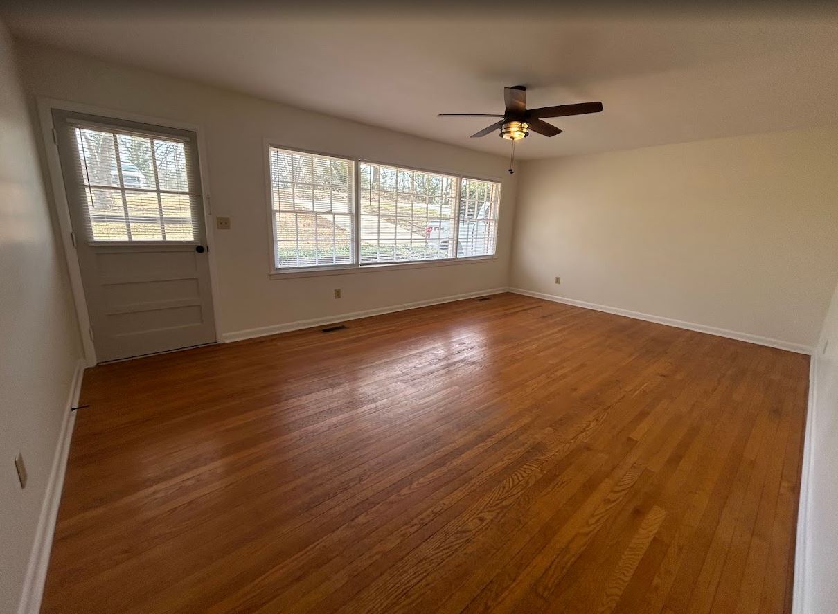 Building Photo - 3013 Scenic Dr