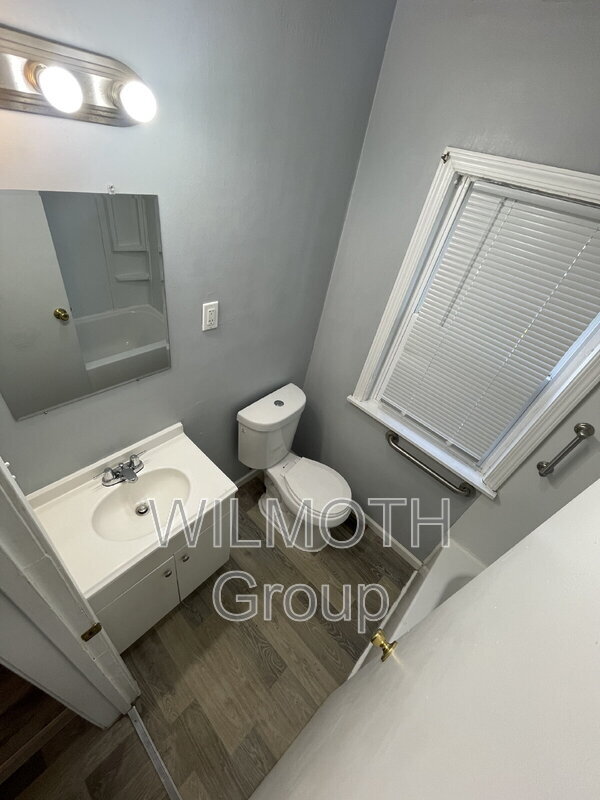 Building Photo - 615 N Tibbs Ave