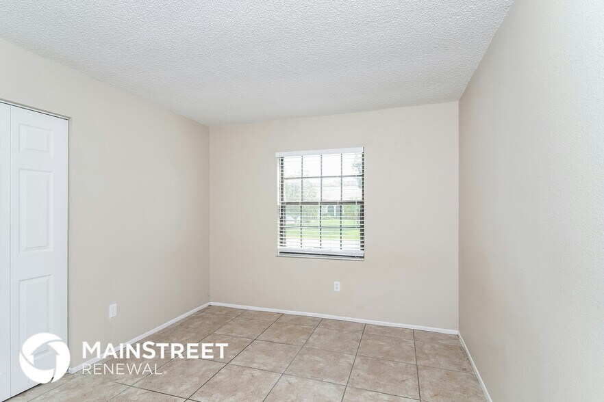 Building Photo - 4055 Vermont Ln