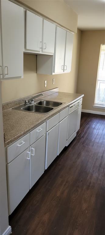 Building Photo - 5625 Antoine Dr