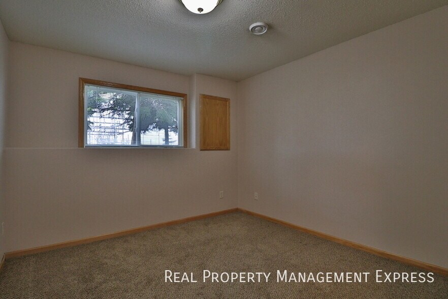 Building Photo - 1111 S Dundee Dr