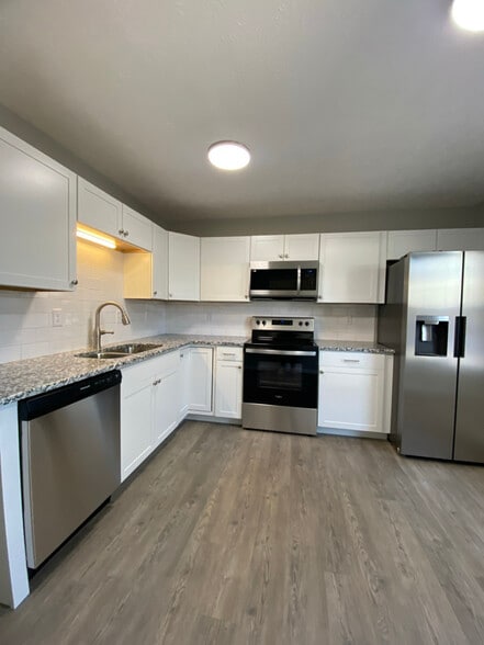 Building Photo - 330 Santa Fe Ct