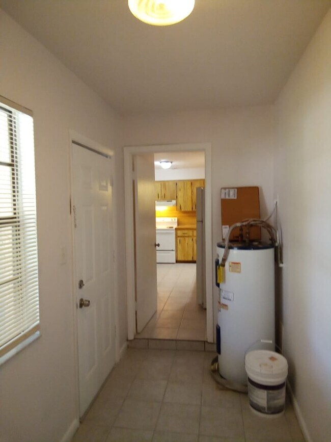 Building Photo - 724 W Alamo Dr