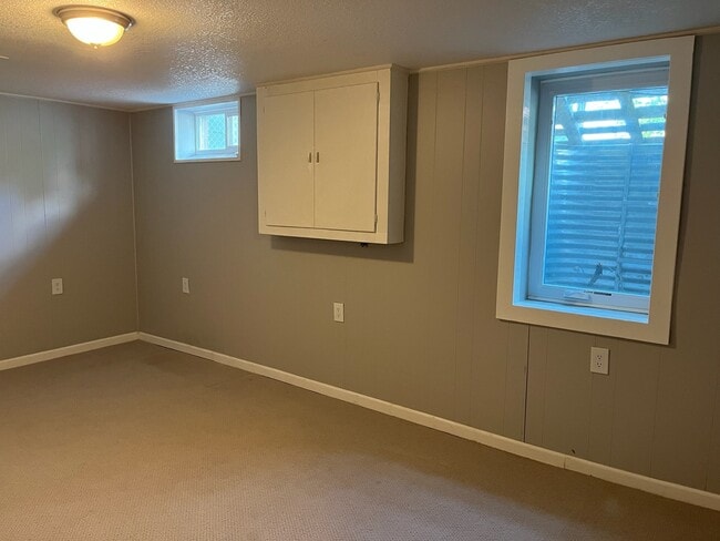 Building Photo - 2063 Coral Ln